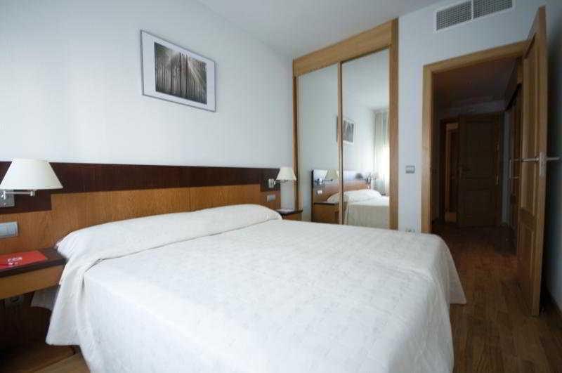 Suites Kris Aeropuerto Madrid Bagian luar foto